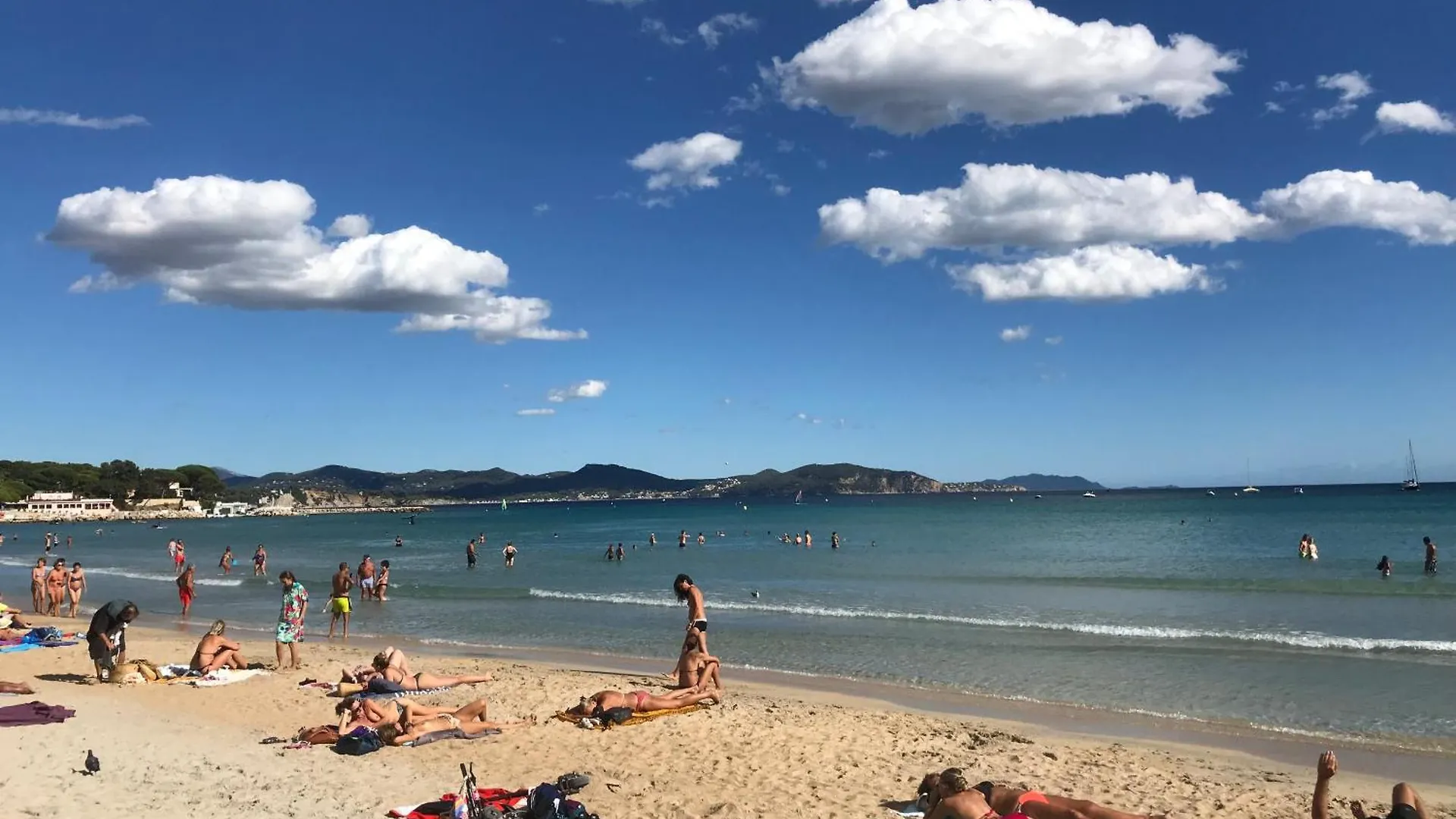 Blue Summer Vibes Appartement For 4P, Ac, Terrace, Parking, Beach At 50M, Spa Access -6 La Ciotat 0*,  France